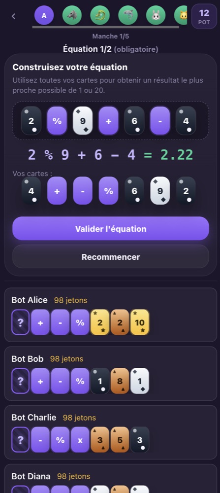 Capture d'écran de Pokermatic : une équation en cours de construction à partir de cartes chiffres et opérateurs, et les jetons des adversaires.